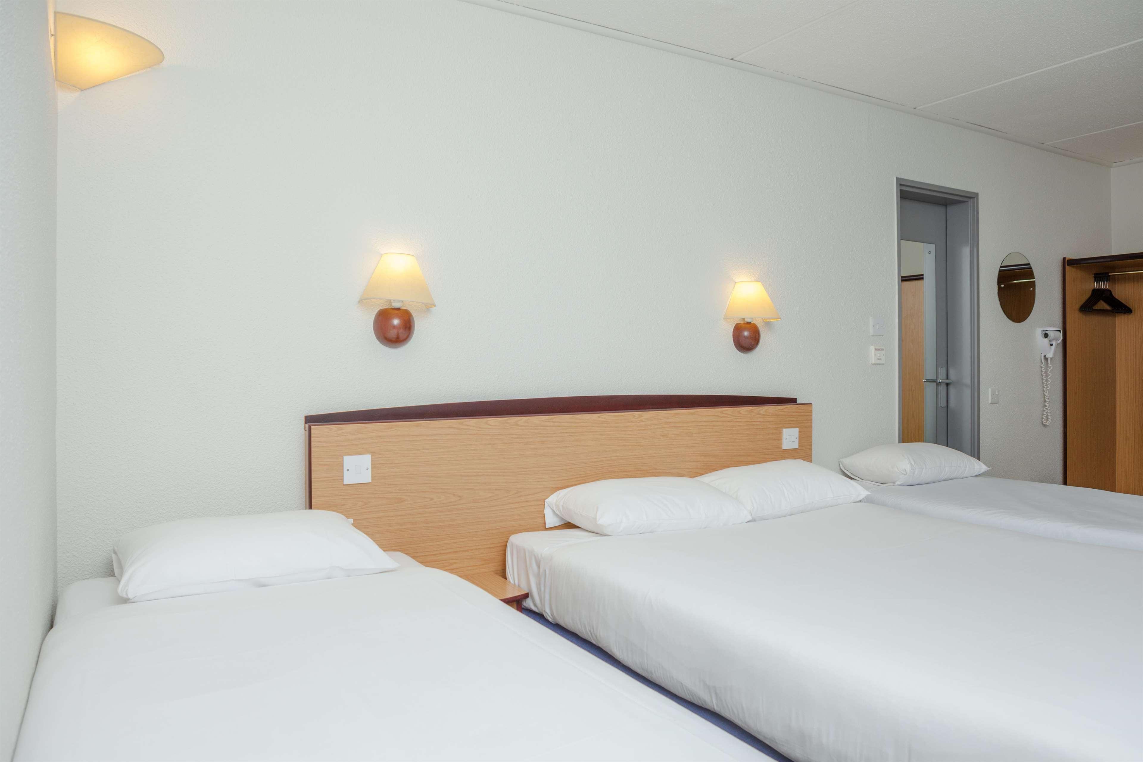 Campanile Hotel Dartford Extérieur photo