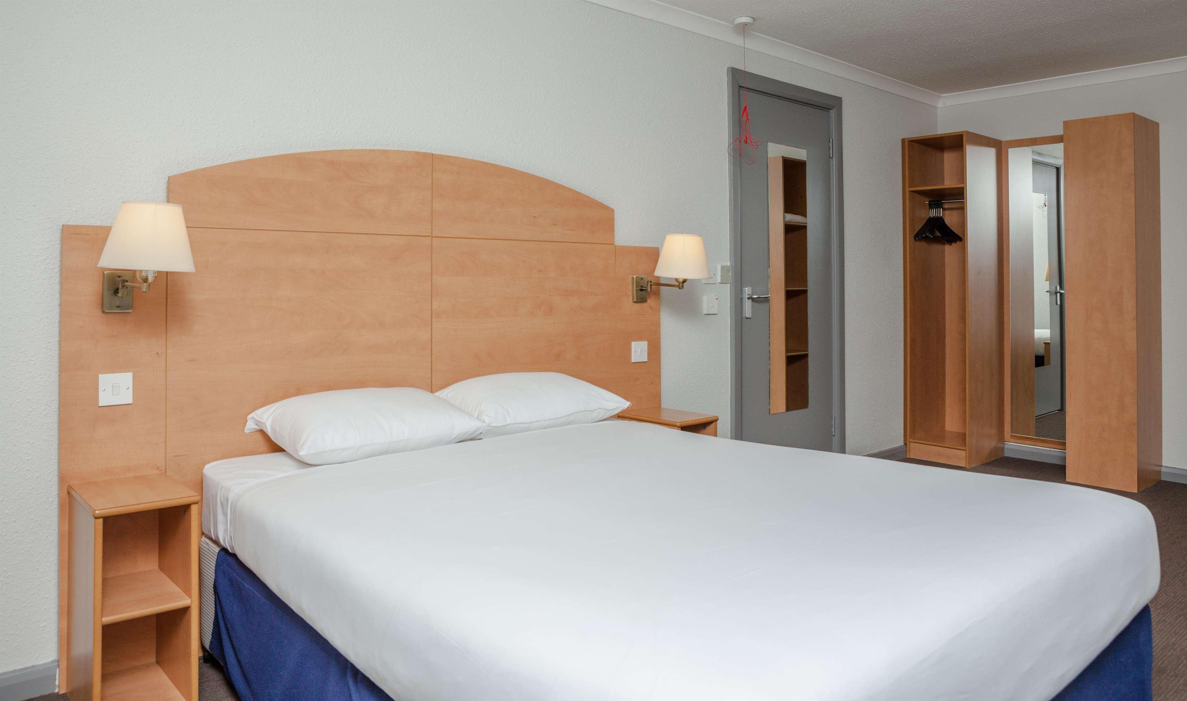 Campanile Hotel Dartford Extérieur photo