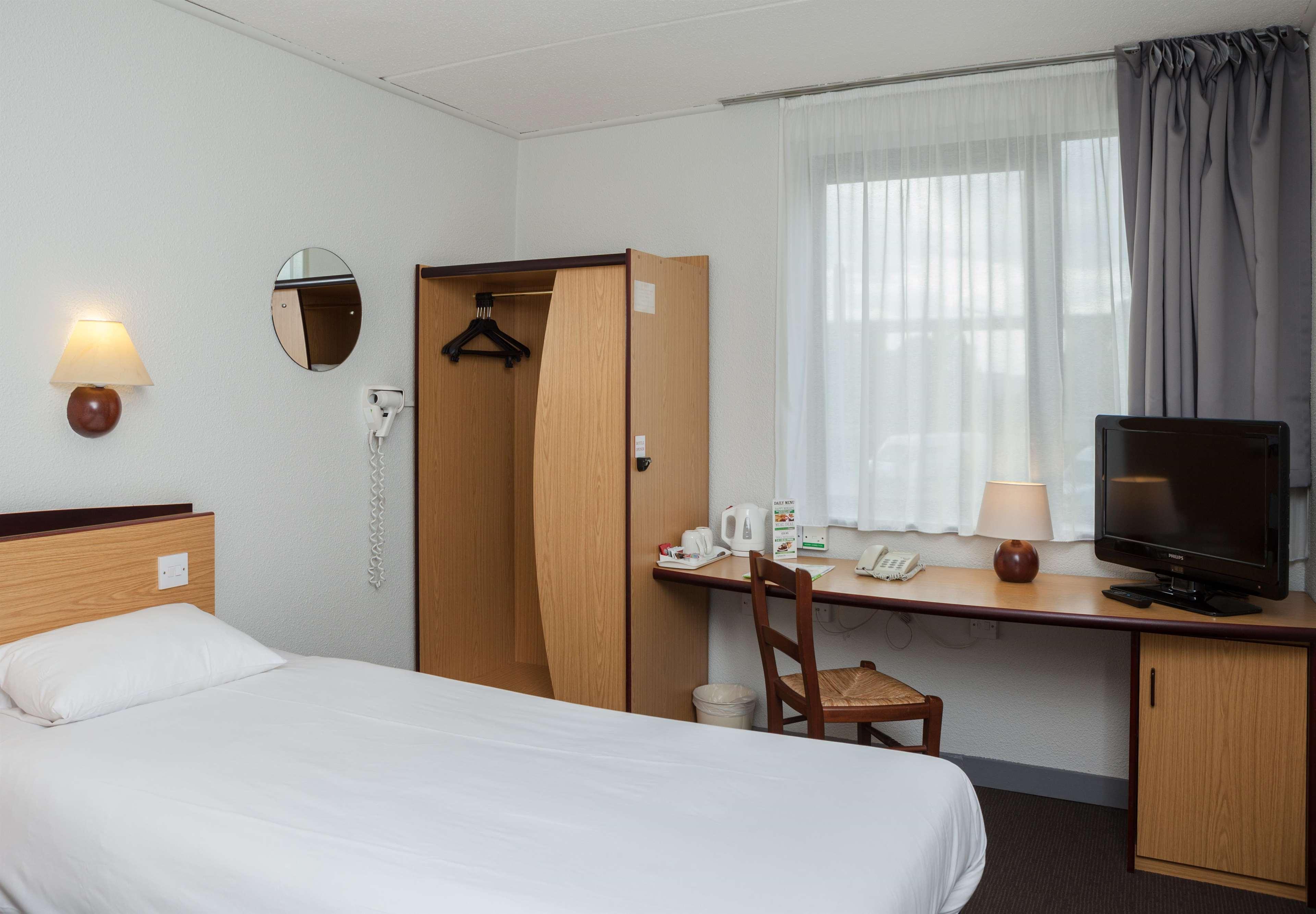 Campanile Hotel Dartford Extérieur photo